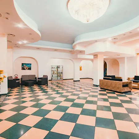 Отель Apulia 4*