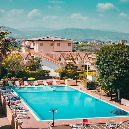 Apulia فندق كوريليانو كالابرو